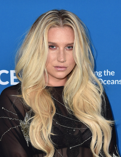 レイプ訴訟中のケシャ、虐待被害者に「声上げて」と訴え