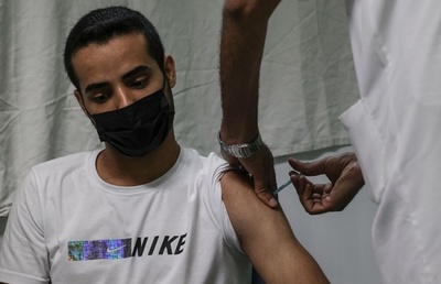  ワクチン未接種の公務員、コロナ病欠は無給に ガザ地区