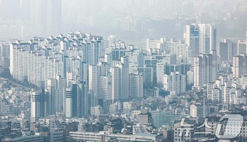 ソウル南山から望む市内のマンション(c)news1