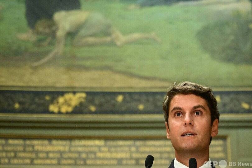 イスラム教徒の「アバヤ」、フランスの校内で着用禁止へ 教育相