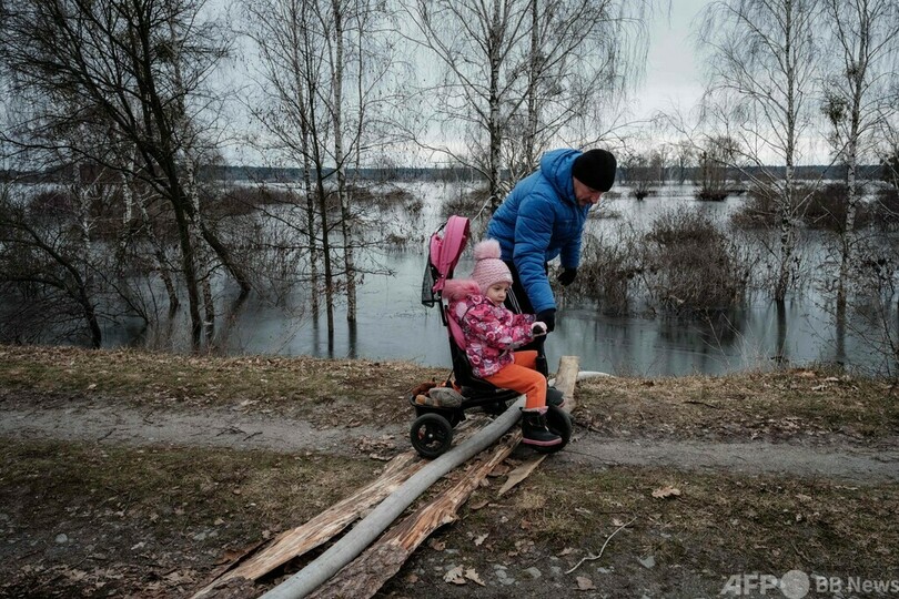 ロシアの進軍阻むため水浸しになった村、忍耐の限界に ウクライナ