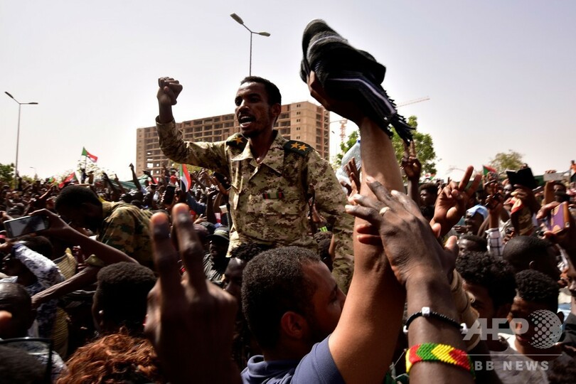 スーダン暫定軍事評議会、メンバー3人が辞任