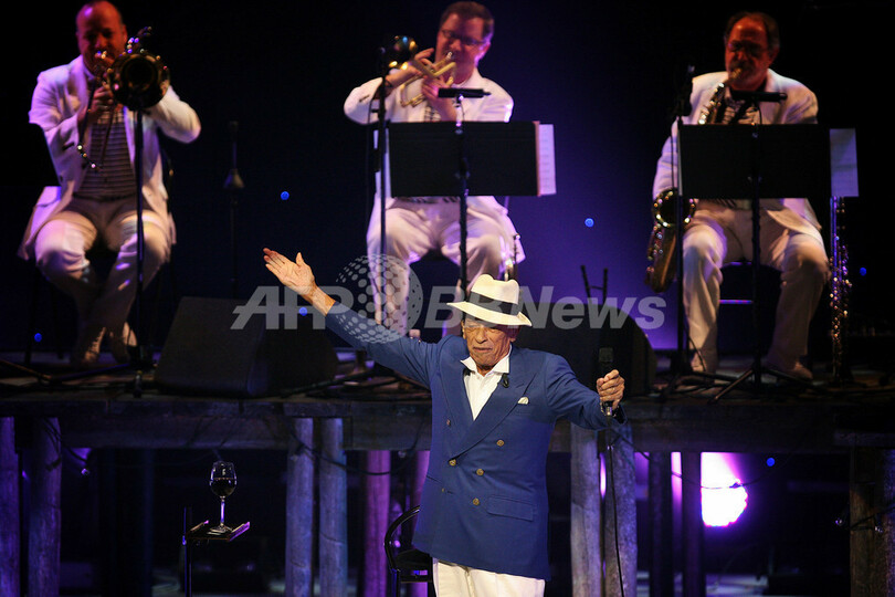 アンリ・サルヴァドール 60年間の歌手人生最後のコンサートを開催