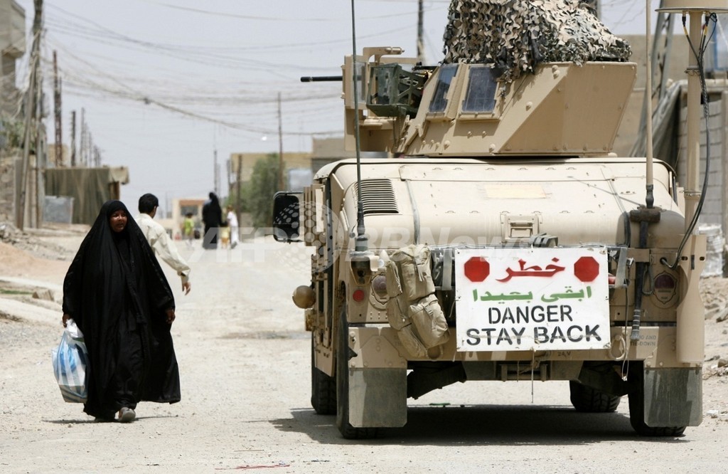 米兵に靴投げたイラク人男性、銃撃受け負傷 米兵に靴投げたイラク人男性、銃撃受け負傷