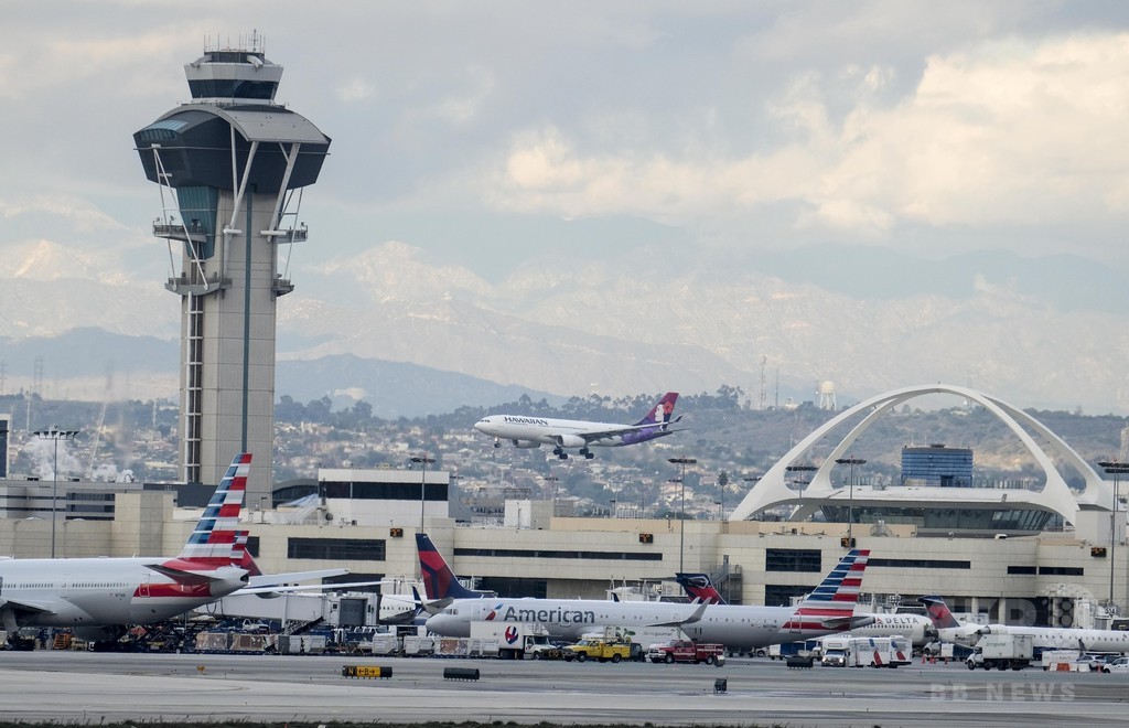 毛布利用に1400円要求され乗客逆上、米航空機が行き先変更 毛布利用に1400円要求され乗客逆上、米航空機が行き先変更