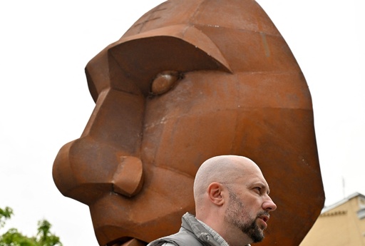 プーチン銅像　【大】　胸像　26センチ プーチン銅像 【大】 胸像 26センチ 拳銃」くわえたプーチン像