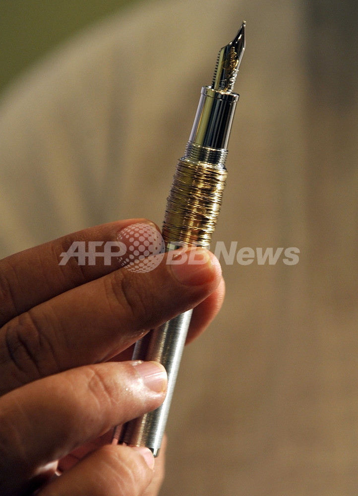 ガンジー肖像入り万年筆、販売中止求める訴訟 インド 写真7枚 国際