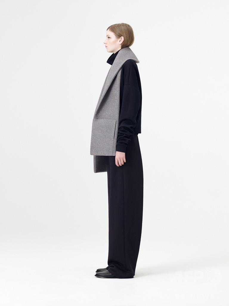 「COS」2016 年秋冬ウィメンズ＆メンズコレクション