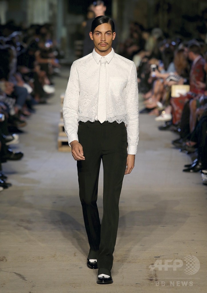 「ジバンシィ」16年春夏コレクション