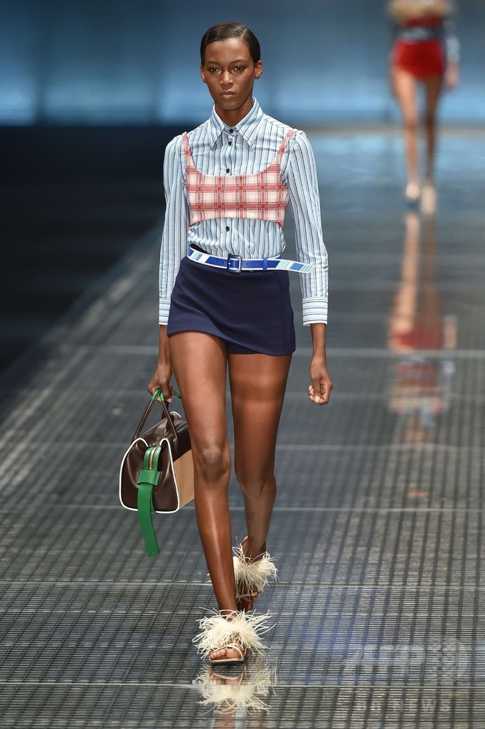 「プラダ」17年春夏