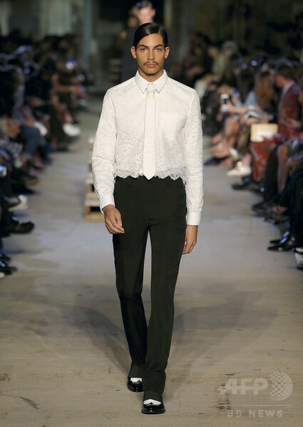 「ジバンシィ」16年春夏コレクション