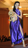 アルメニアの首都エレバン（Yerevan）で開催されたエレバン・ファッション・ウィーク（Yerevan Fashion Week）で発表された地元デザイナーの13年春夏コレクション（2012年5月25日撮影)。(c)AFP/KAREN MINASYAN
