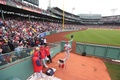 23MLB、ボストン・レッドソックス対ロサンゼルス・エンゼルス。試合前にブルペンで投球練習するロサンゼルス・エンゼルスの大谷翔平（2023年4月17日撮影）。(c)Paul Rutherford/Getty Images/AFP