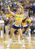 12-13NBAは14日、カンファレンス準決勝（7回戦制）が行われ、インディアナ・ペイサーズ（Indiana Pacers）は93-82でニューヨーク・ニックス（New York Knicks）に勝利し、対戦成績を3勝1敗とした。

パフォーマンスを披露するインディアナ・ペイサーズのチアリーダー（2013年5月14日撮影）。(c)AFP/Getty Images/Andy Lyons