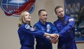 カザフスタン・バイコヌール宇宙基地で会見に臨む、（左から）女優のユリア・ペレシルドさん、アントン・シュカプレロフ宇宙飛行士、クリム・シペンコ監督。ロスコスモス提供（2021年10月4日撮影・公開）。(c)AFP PHOTO / Russian space agency Roscosmos/ Andrey SHELEPIN