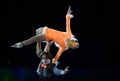 ソチ冬季五輪、フィギュアスケート・エキシビションの演技に臨むリナ・フョードロワ（Lina Fedorova）/マキシム・ミロシキン（Maxim Miroshkin）組（2014年2月22日撮影）。(c)AFP/JOHN MACDOUGALL