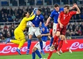 2022年サッカーW杯カタール大会欧州予選グループC、イタリア対スイス。同点ゴールを決めるイタリアのジョバンニ・ディ・ロレンツォ（左から2人目、2021年11月12日撮影）。(c)Alberto PIZZOLI / AFP