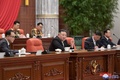 北朝鮮・平壌で開かれた朝鮮労働党中央委員会拡大総会に出席する金正恩（キム・ジョンウン）朝鮮労働党総書記（中央）。朝鮮中央通信（KCNA）提供（2022年12月28日撮影、29日提供）。(c)AFP PHOTO/KCNA VIA KNS