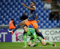 サッカーフランスリーグ杯2012-13（French League Cup 2012-13）は28日、準々決勝が各地で行われ、モンペリエ（Montpellier HSC）は3-2でニース（OGC Nice）に勝利し、準決勝進出を果たした。

ゴールを決めるモンペリエのジョナタン・ティンアン（Jonathan Tinhan、上、2012年11月28日撮影）。(c)AFP/PASCAL GUYOT