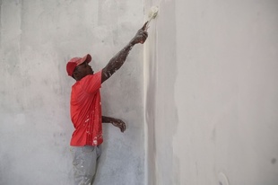 ピッチ外で食いつなぐ日々、ガボンのプロサッカー選手