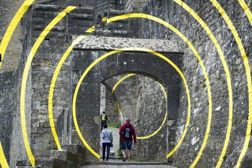 中世の城塞都市に壁アート、世界遺産登録20周年で フランス 写真13枚