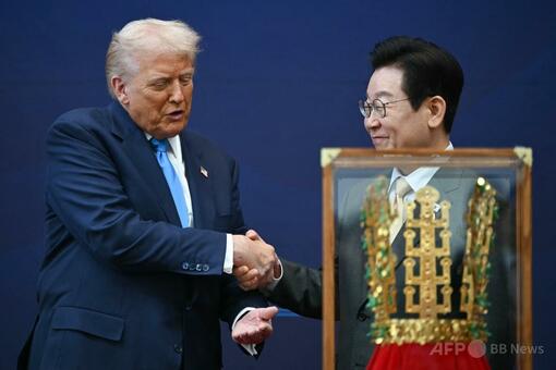 韓国、トランプ氏に「金の王冠」贈呈 写真12枚 国際ニュース：AFPBB News