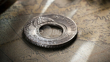 穴あき　　硬貨　まとめ 豪「穴あきドル」に4800万円、硬貨では世界最高落札額 写真2枚 国際