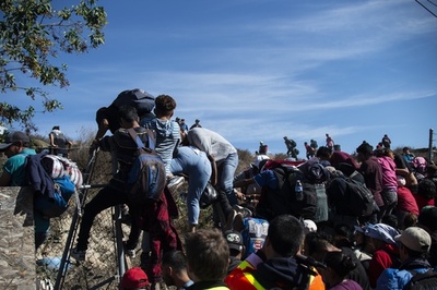メキシコ、米国目指す移民多数を国外退去に 強行突破図り逮捕