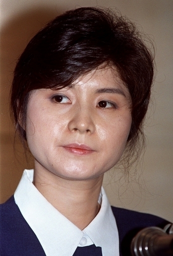 金賢姫元工作員が来日、横田めぐみさん両親らと面会へ
