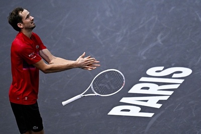 メドベがパリ・マスターズ初戦敗退 今季好調ポピリンに初黒星