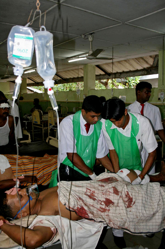 政党事務所で自爆攻撃、27人死亡 スリランカ