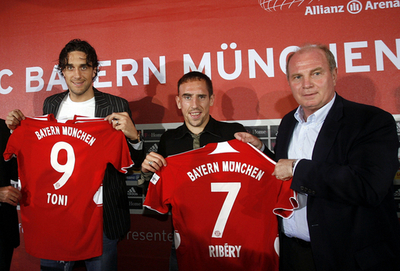 バイエルン・ミュンヘン トーニとリベリの入団を発表
