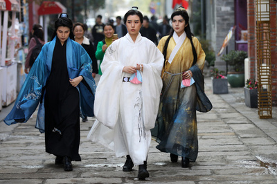 「漢服祭」に100人超集結、伝統文化との出会いを堪能 中国・南京