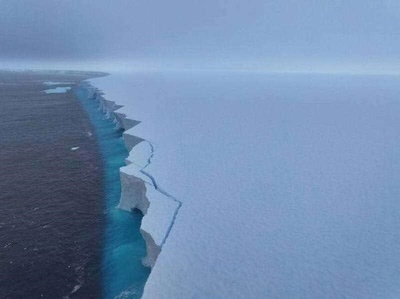 世界最大の氷山 3カ月で面積が3分の1以上減少