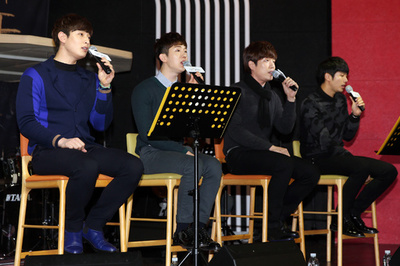 2AM、リハーサルを報道陣に公開