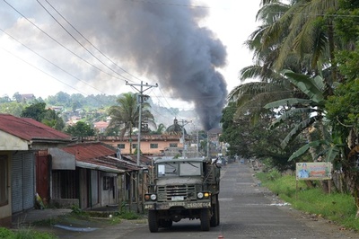 フィリピン軍、南部の市街戦でIS系武装勢力メンバー89人を殺害
