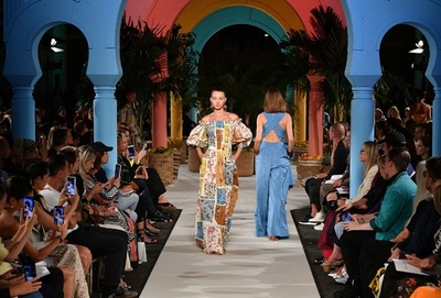 「オスカー・デ・ラ・レンタ」20年春夏