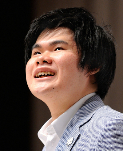 米コンクール優勝の全盲ピアニスト辻井さん、都内で会見