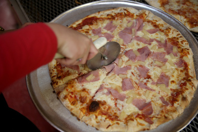 レシートに「太った女性」、ピザハットが謝罪 シンガポール