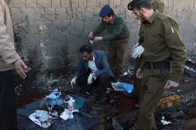 イエメン首都で自動車爆弾が爆発、死者30人以上