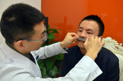 女性化する中国人男性 美容市場が急成長