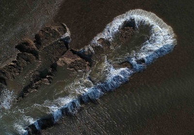 湿地に滝 江西省のハ陽湖周辺