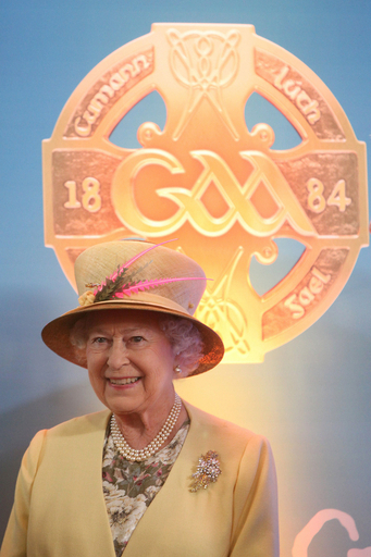 エリザベス女王、独立戦争犠牲者に哀悼の意