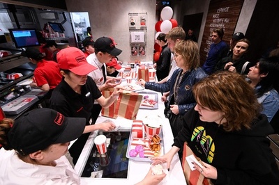 ロシア版KFC「ロスティクス」、モスクワに1号店