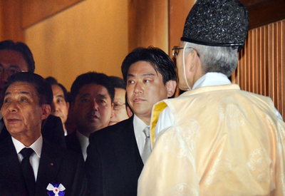 松原国家公安委員長と羽田国交相が靖国参拝、民主閣僚として初