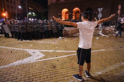 ブルガリア反政府デモ、一部で衝突 55人負傷