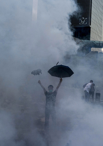 香港デモ、学生らと「年上の世代」に見解の相違