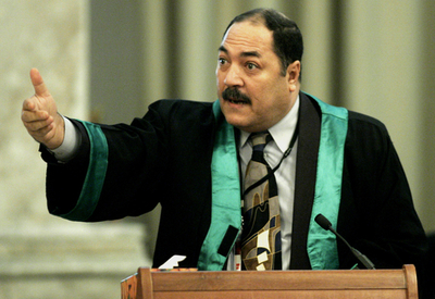 フセイン裁判、疑惑のビデオ公開 - イラク