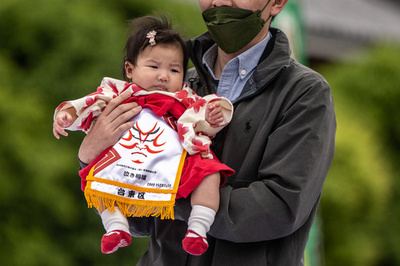 Japan births hit new record low