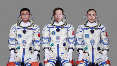 中国の有人宇宙船「神舟16号」の宇宙飛行士が北京に帰還
